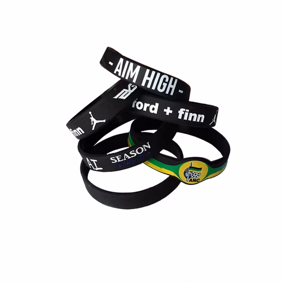 Pulseira esportiva de borracha OEM de silicone com cor em relevo